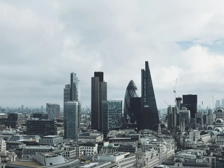 Bulutlu bir günde City of London’un gökdelenleri